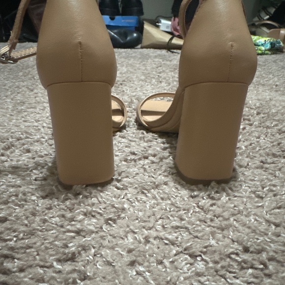 Sandals - Picture 3 of 4